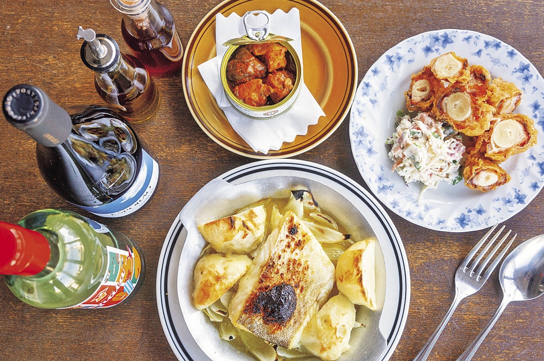 バカリャウアサード1980円、アフリカンチキン（ 缶詰）550円、天草タコのポルトガル式天ぷら990円