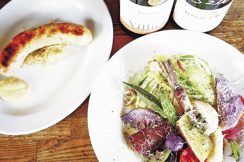 ゴッチスの自家製ソーセージ 600円、旬の野菜のロースト1000円