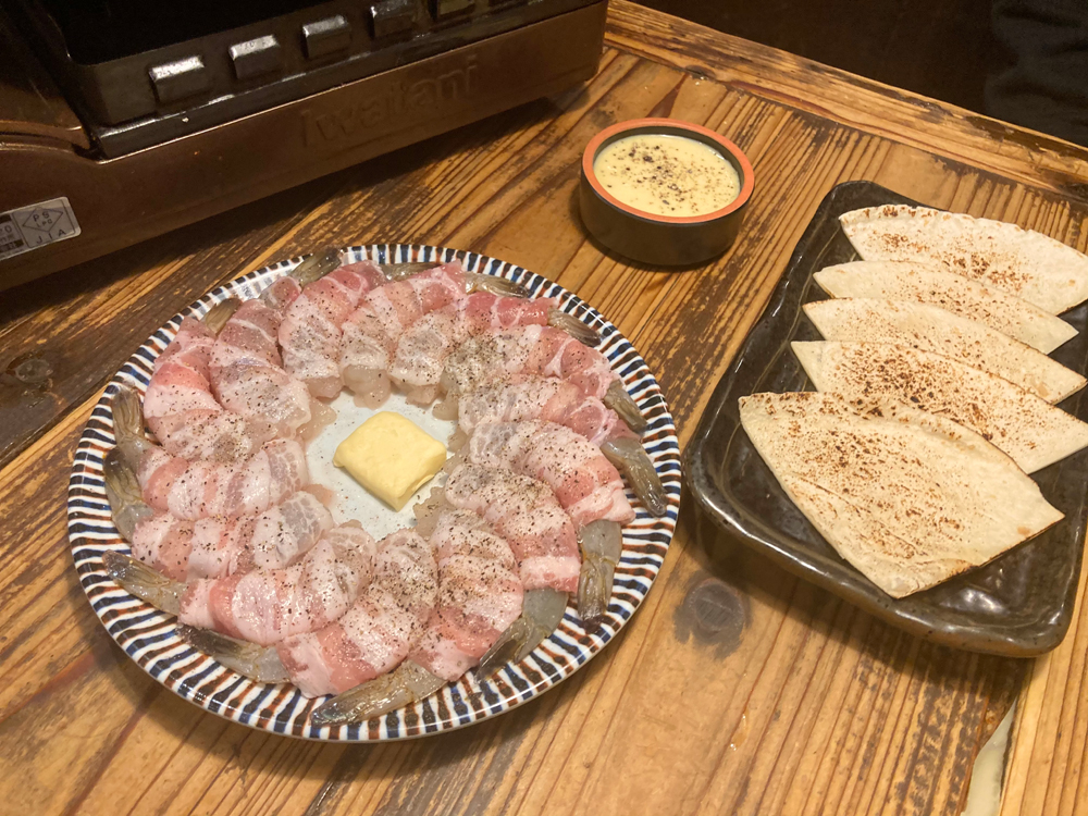  「エビロールサムギョプサルセット」1人前980円（税抜）※2人前から注文可 ※写真は2人前