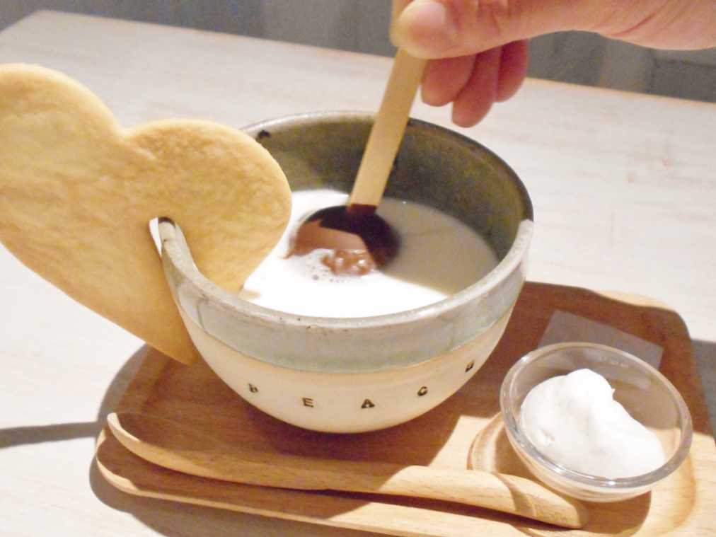 ホットスティックチョコレート(ミルク味)660円(税込)