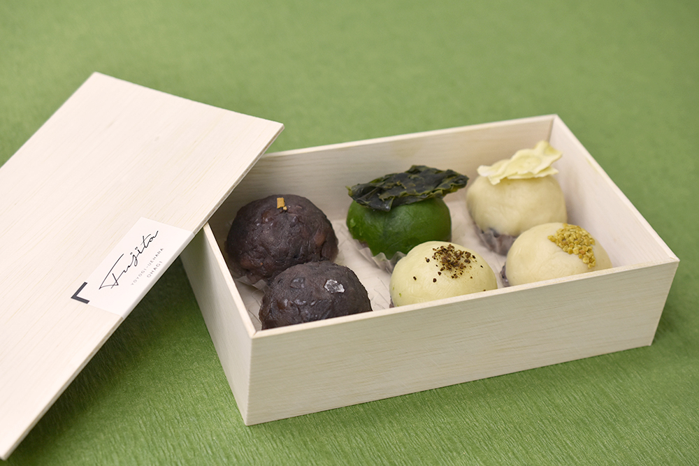 「おはぎ」6個 2000円 ※1個300円(ともに税込)