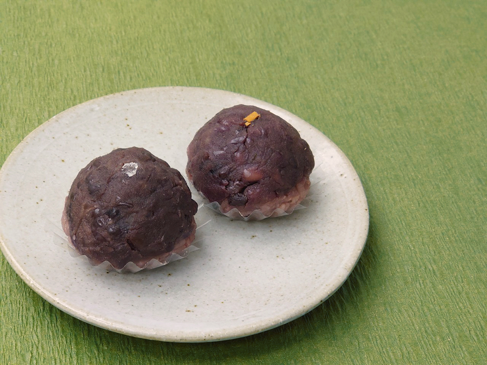 左「塩の花と小豆」、右「カレンツと小豆」