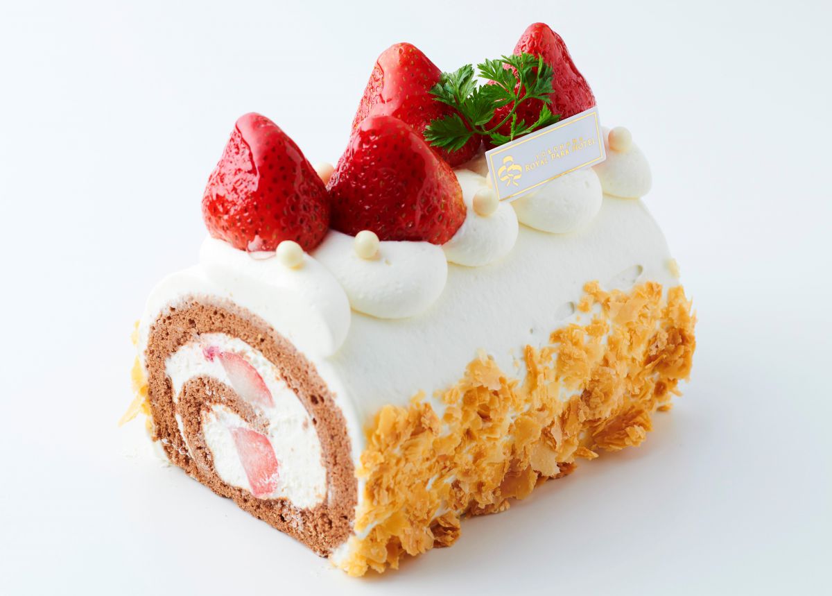 あまおうロールケーキ  ホール2000円、カット670円