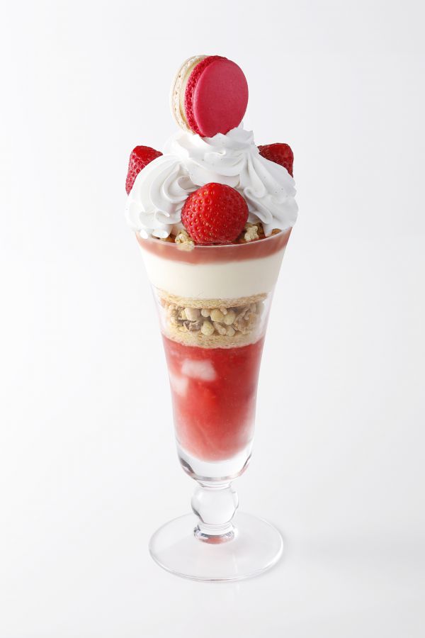 あまおうパフェ3000円（税・サービス料別）