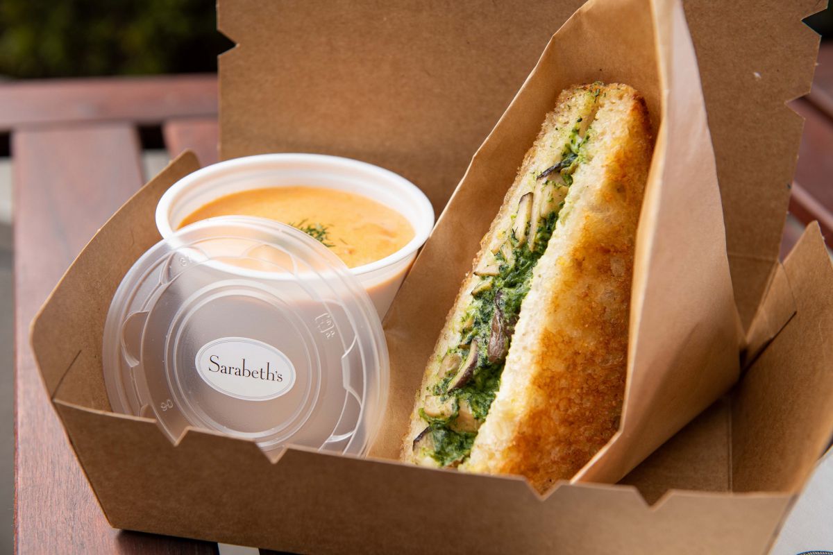 「ベルベッティークリームトマトスープ＆サンドウィッチセット」880円