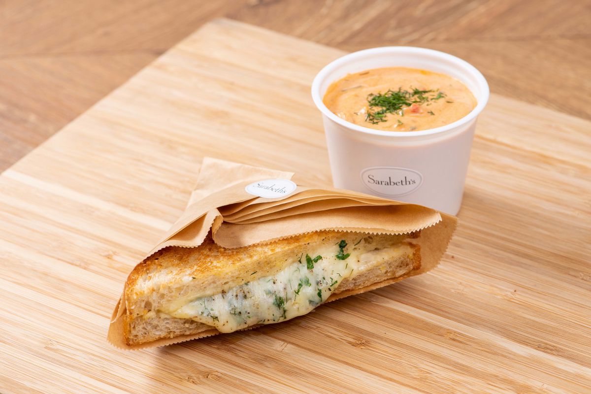 「グリルドチーズサンドウィッチ」（フォーグレインブレッド、グリュイエールチーズ、ベシャメル、ディル＆パセリ）