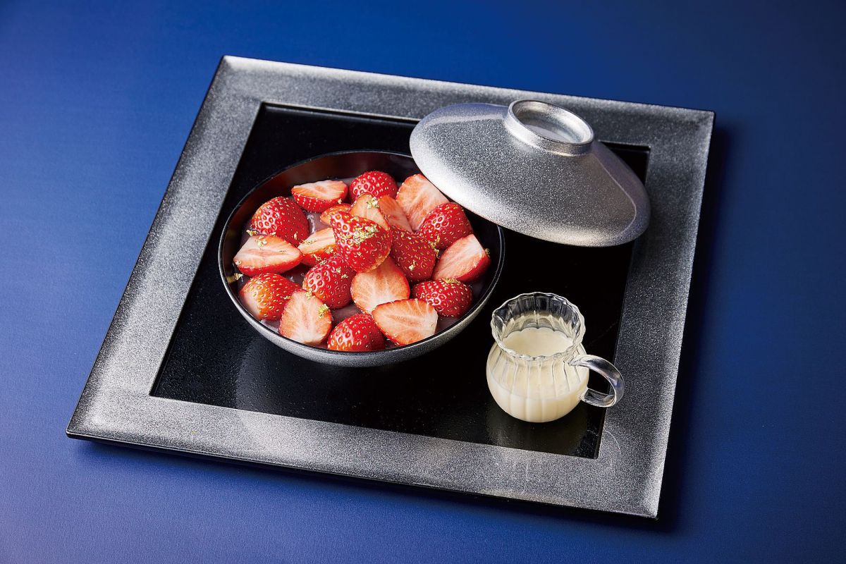 「“幻のとちおとめ使用”フランボワーズ和三盆いちご善哉」1980円（税抜） ※ランチタイムのイートインのみ