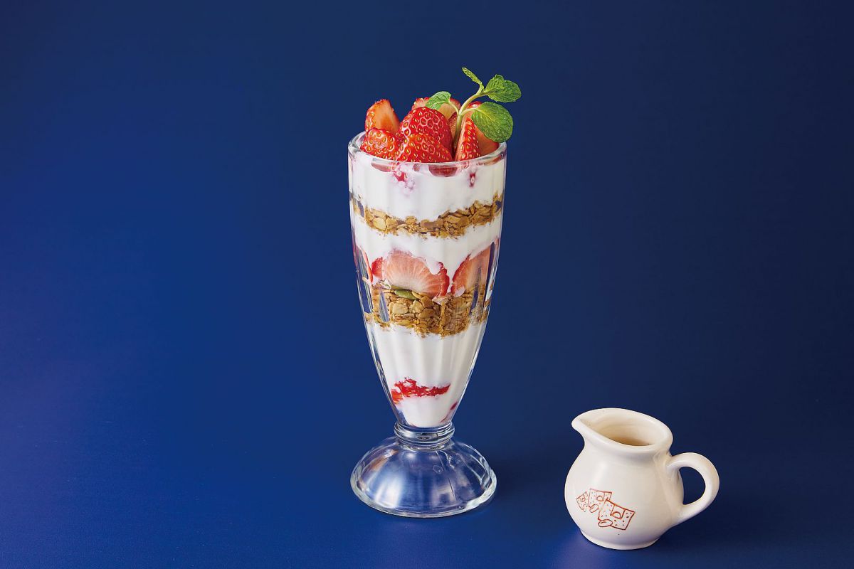 「栃木県産苺とちおとめのグラノラパフェ」1200円（税抜）※イートインのみ