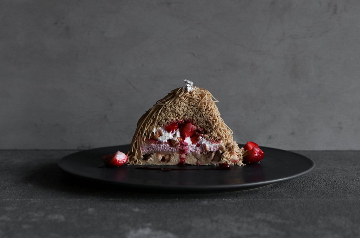 和栗と季節の果物の錦糸モンブラン〜国産苺〜 2200円（ジェイアール京都伊勢丹限定）