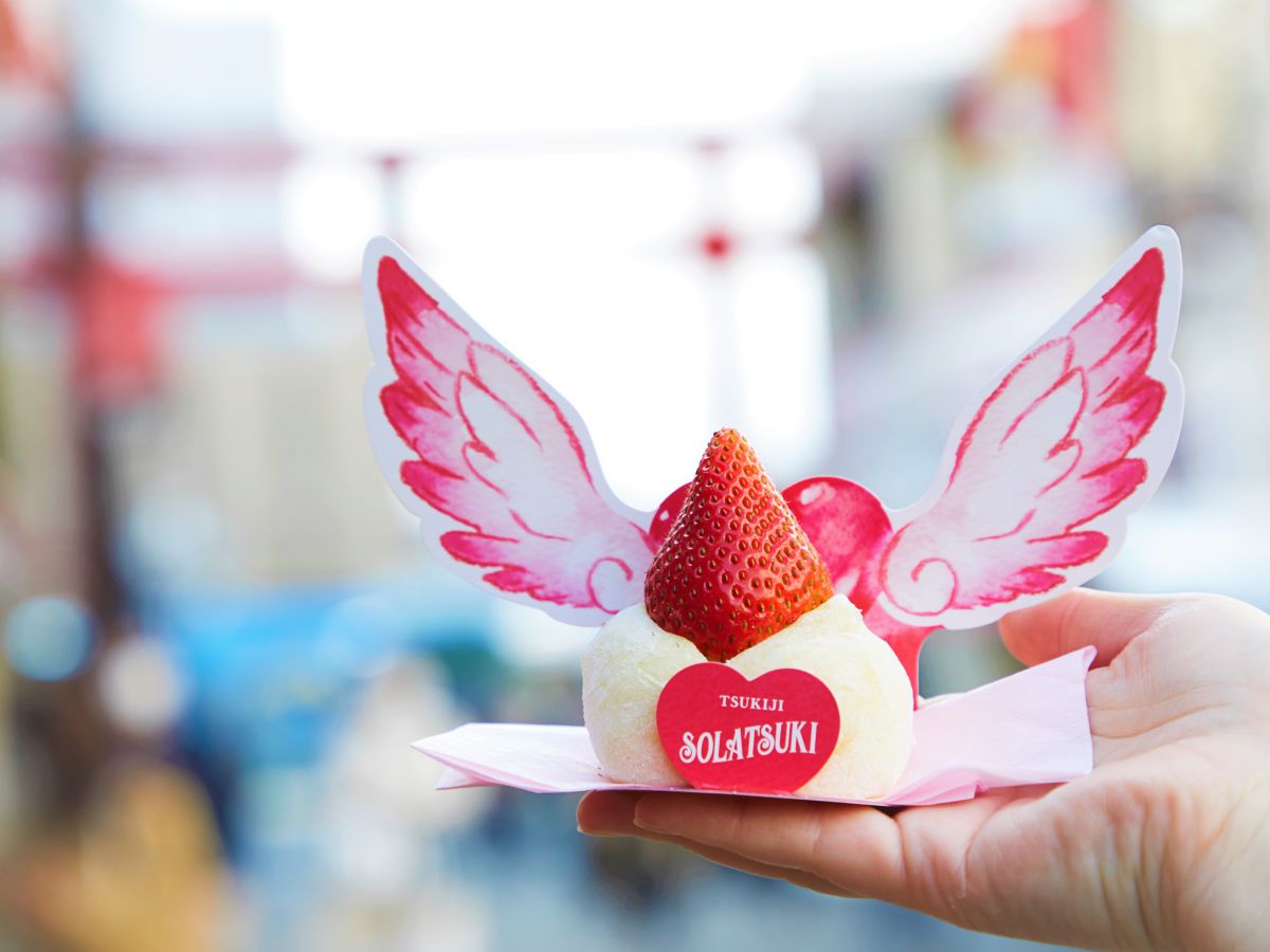いちご大福 350円。築地の本店では1日1000個を売上げた記録もあるのだとか!
