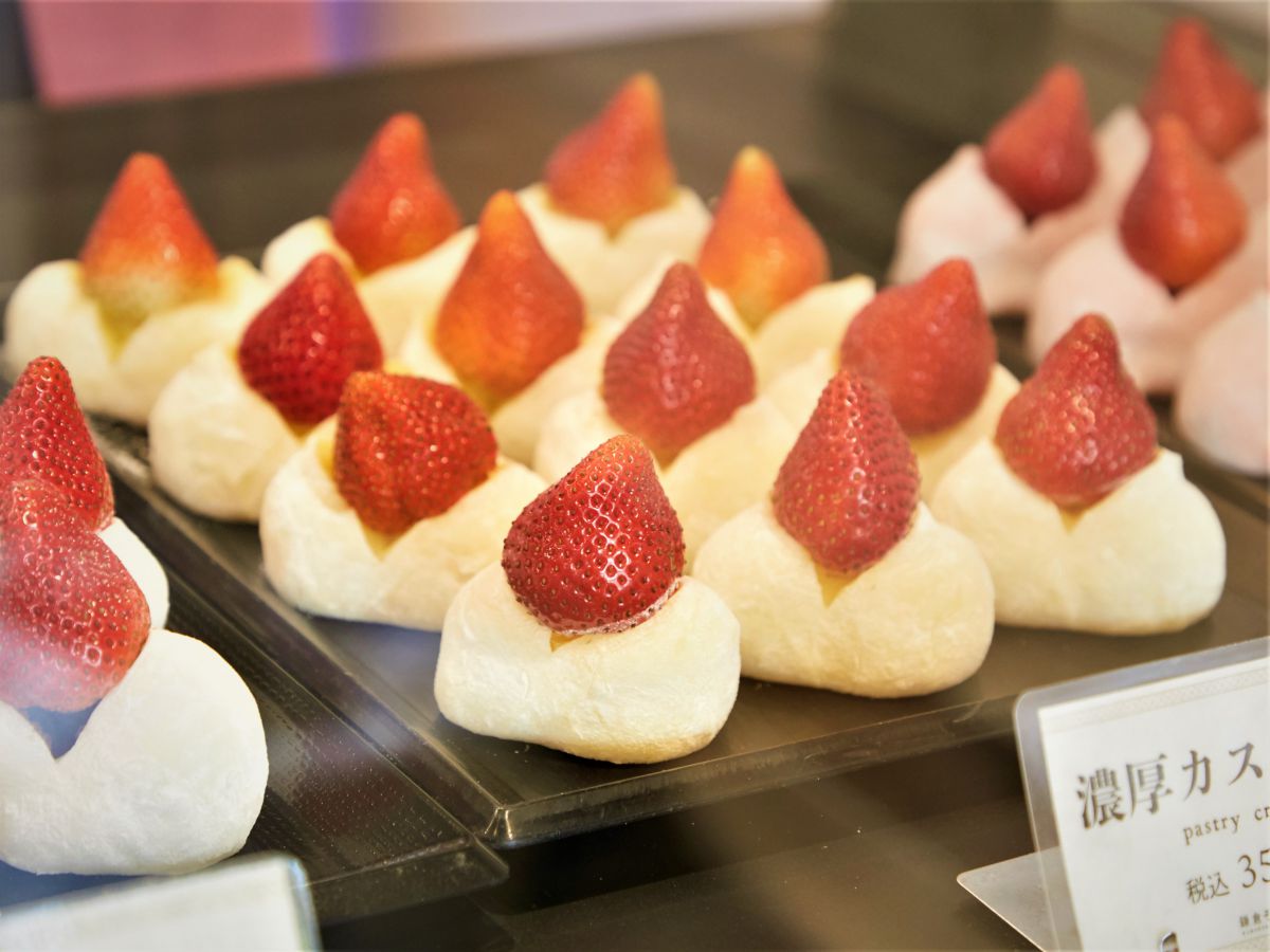 写真左からつぶあん、濃厚カスタード、こしあん 各1個350円