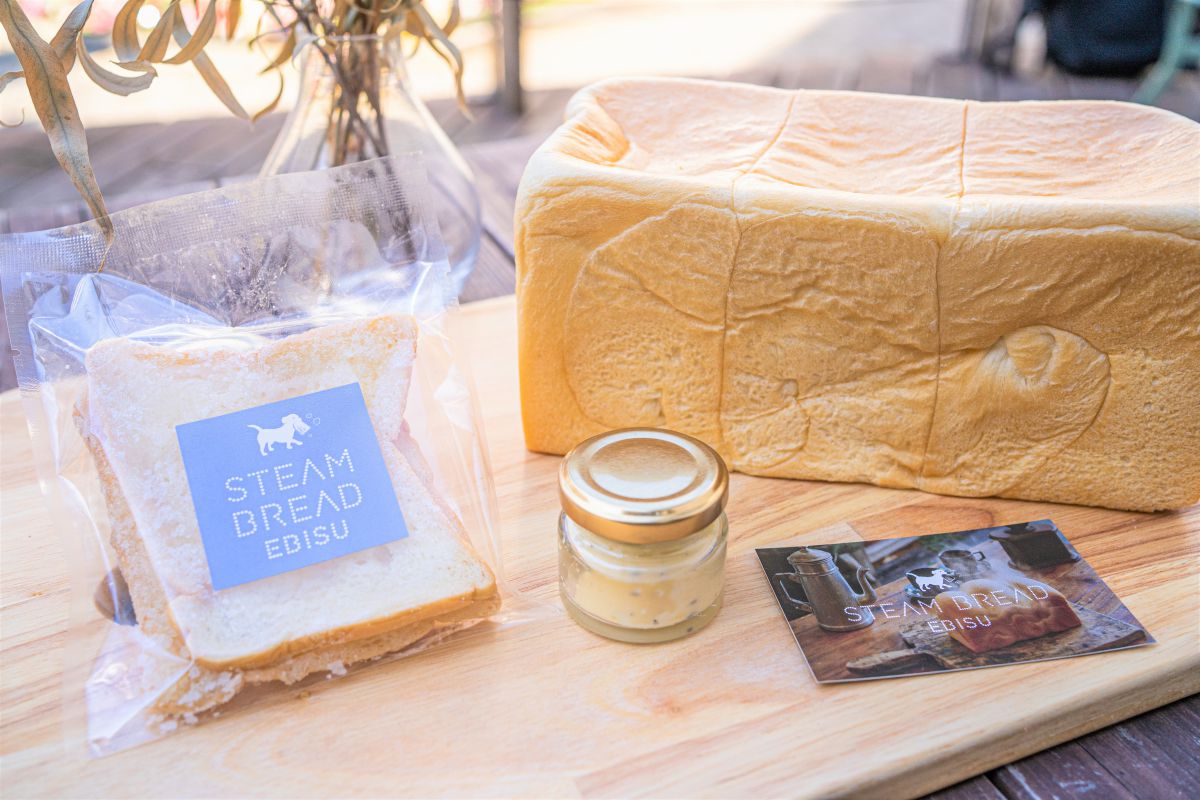 バチが当たりそうなほどパンが高級な素材を纏う、トリュフバターを堪能セット3200円