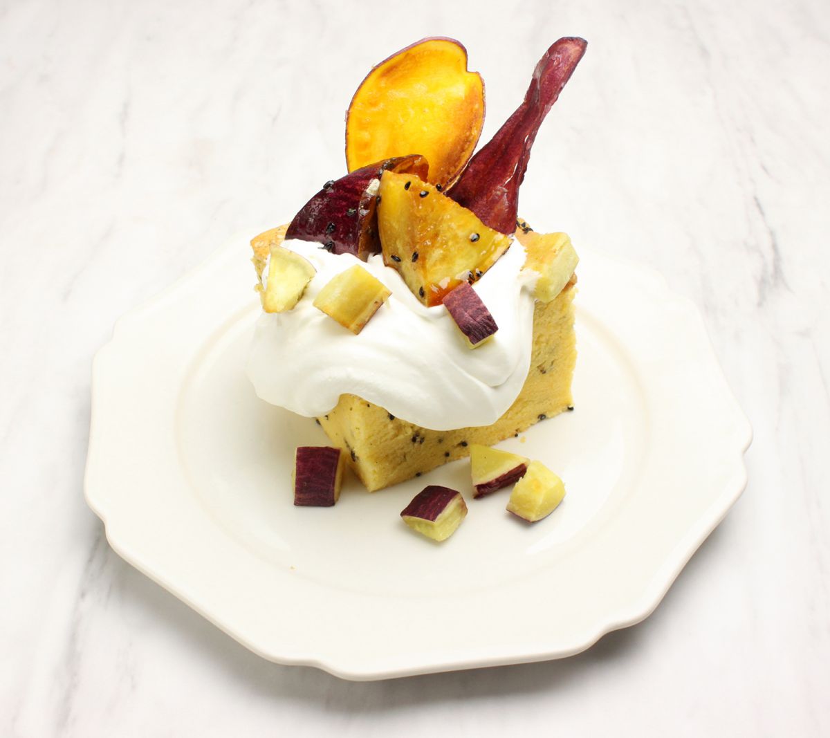 紅天使（さつまいも）と黒ごま カステラデコケーキ  630円