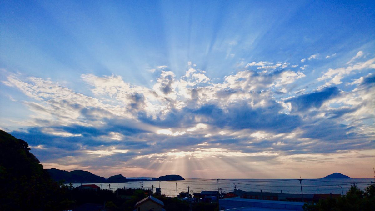 「薄明光線（はくめいこうせん）」