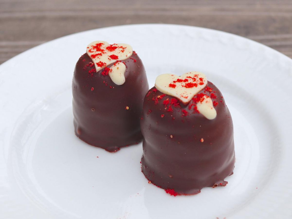 クリームキス　ホワイトデー　ミニサイズ1ピース 350円（税別)、ミニサイズギフトボックス　6ピース入り 1800円（税別）