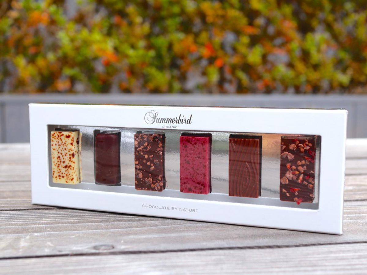 日本限定ミニ タパス 1944円 （税別） 左から：フローラ ダニカ、ダーク 61%、ワイルド ブルーベリー、ミント、リコリス、ピュア レモン