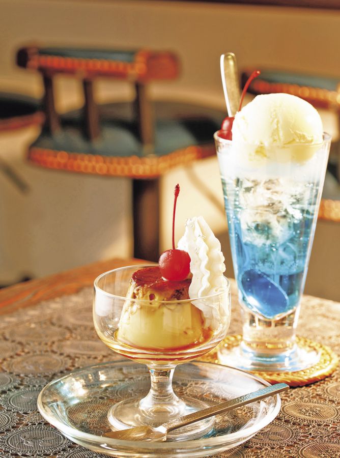 ライオンの自家製 喫茶プリン600円、クリームソーダ650円