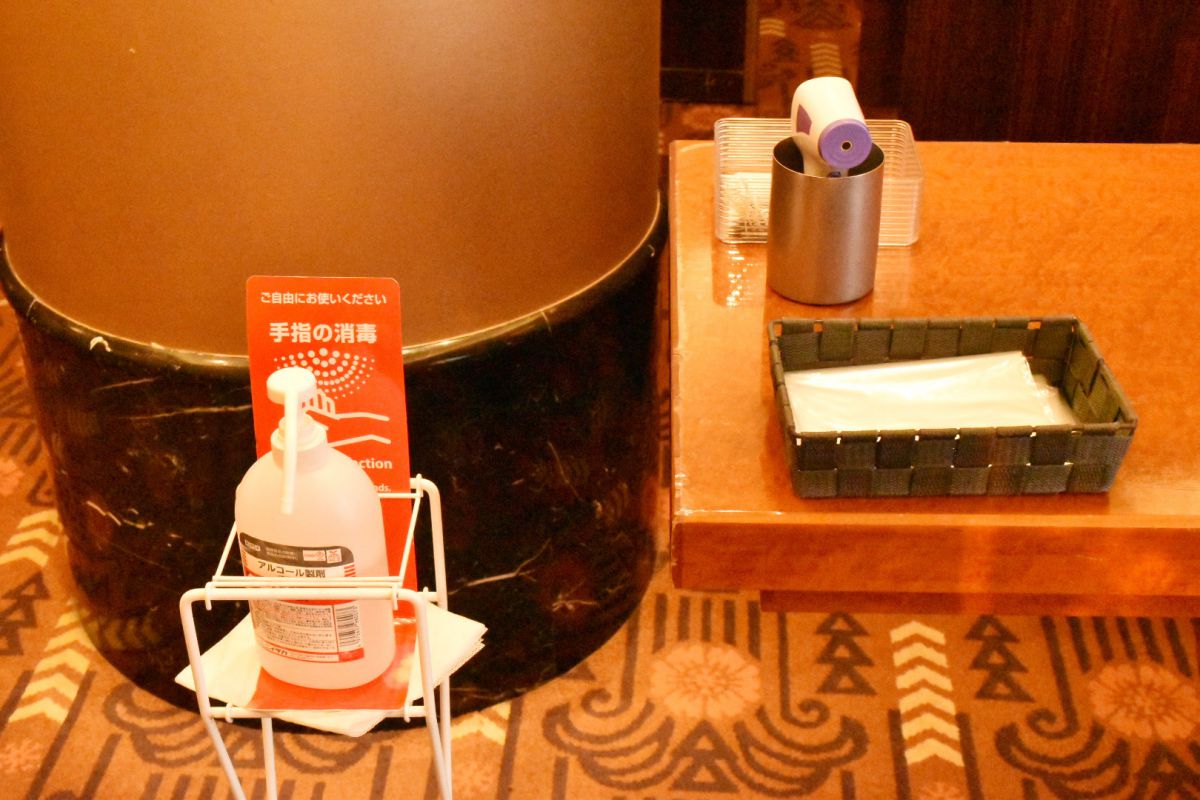 アルコール消毒、体温計、マスクケース