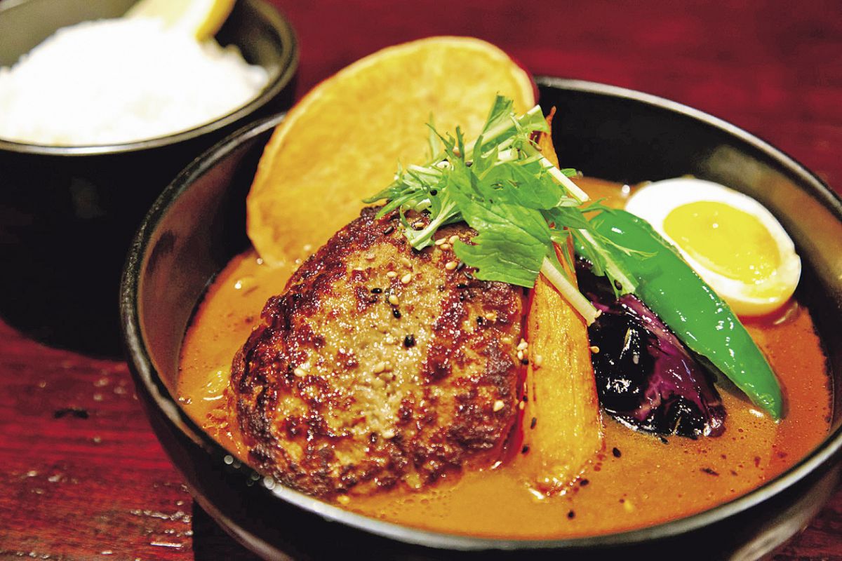 宗谷黒牛100%鉄板焼きペッパーおくしバーグカリー1680円※辛さは零月(0番)~師走(12番)までの13段階。水無月(6番)以上は+50円~