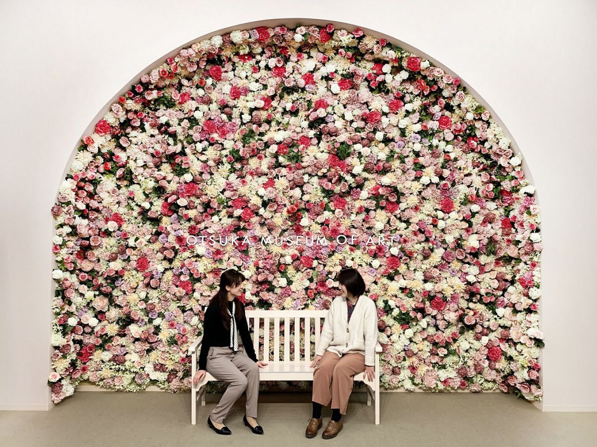 バラの香りもほのかに漂うフォトスポット 画像提供：大塚国際美術館
