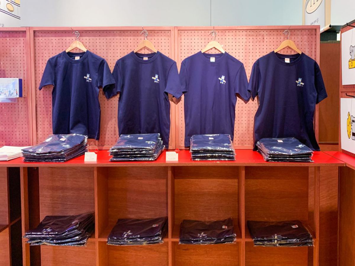 「松本セイジ×ヨックモック オリジナル T シャツ」サイズS・M・L 2000円（税抜）