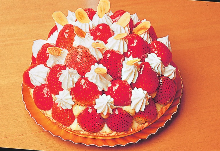 イチゴタルト2320円●12月中旬～5月上旬