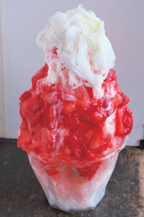 館山いちご100％たっぷり果肉かき氷780円●7月中旬～なくなり次第終了