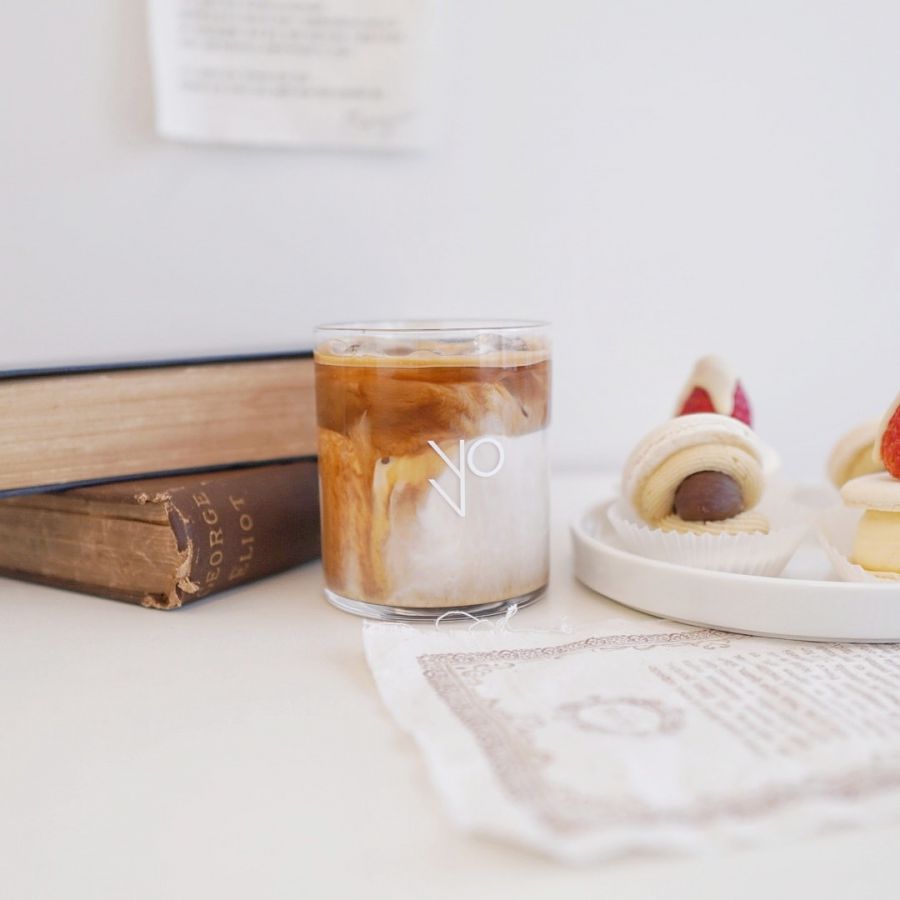 カフェラテ500円と和栗モンブラン（手前）450円