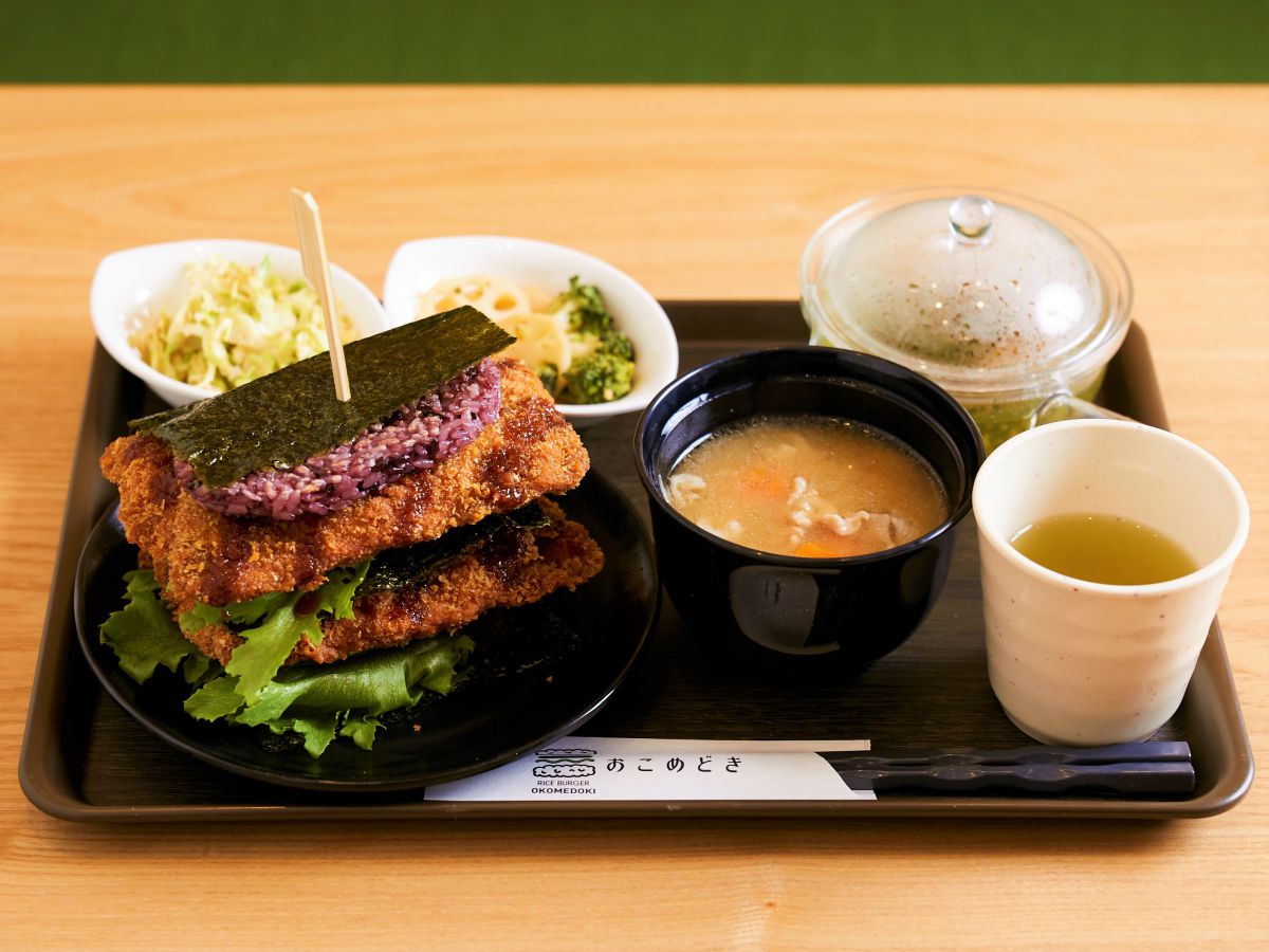 明太子とチーズのミルフィーユとんかつ ダブルバーガー 一汁三菜セット1705円（価格はイートインの場合）