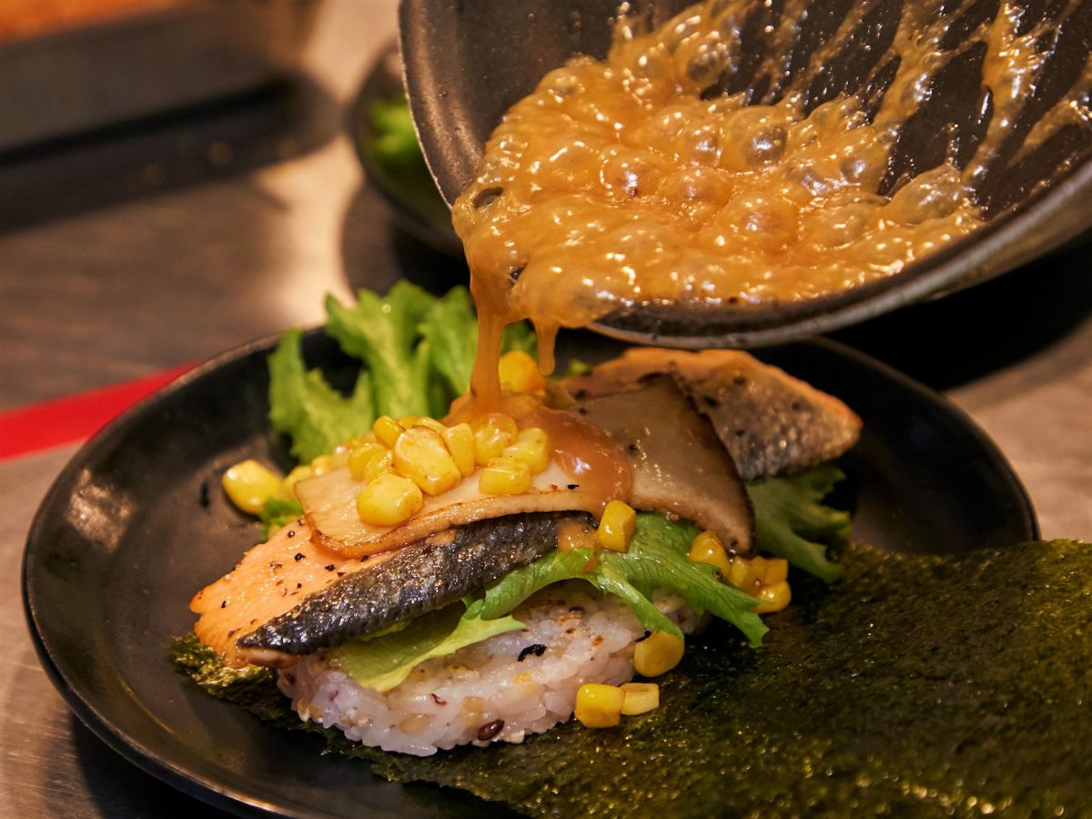 十六穀米バンズとの相性もよし！