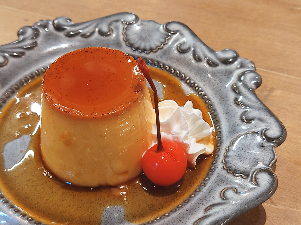 「農家直送タマゴの濃厚プリン」 200円（税込）