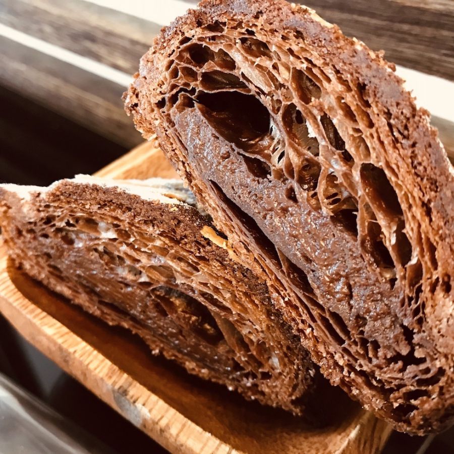 「クロワッサンダマンド トリプルショコラ」500円