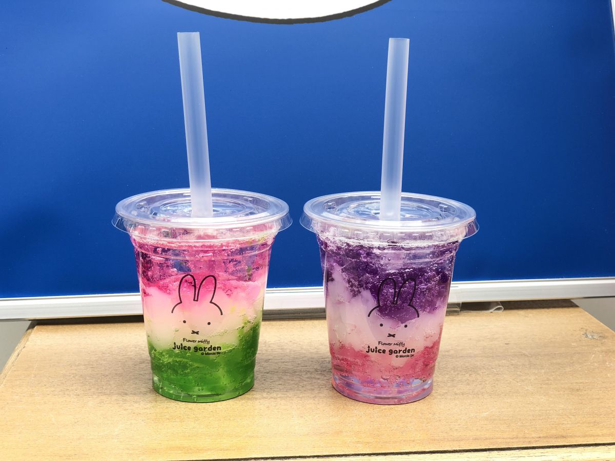 左から、「カラフルゼリーソーダ（チューリップ）」、「カラフルゼリーソーダ（ラベンダー）」 各638円（税込）