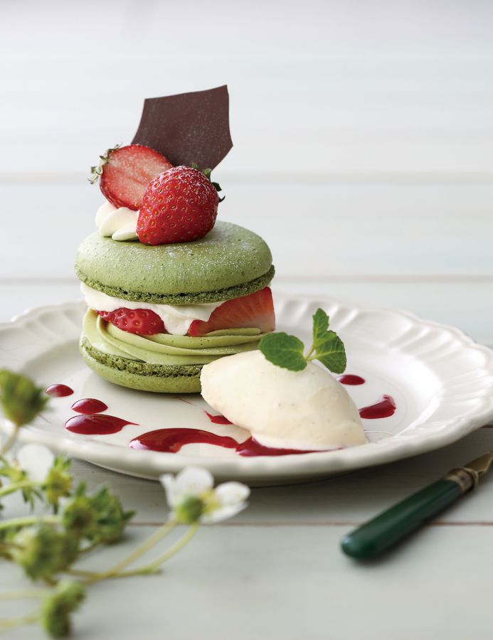 「苺と抹茶のマカロン バニライス添え」1100円