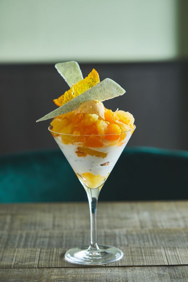 8種類の柑橘のパフェ2200円  1ドリンク（600円〜）別途注文が必要