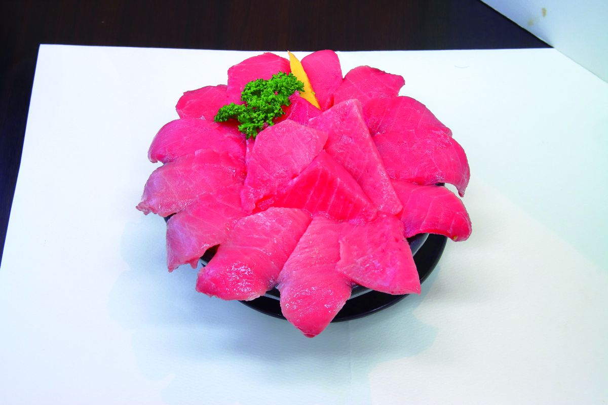 特上本まぐろ中トロ丼2525円