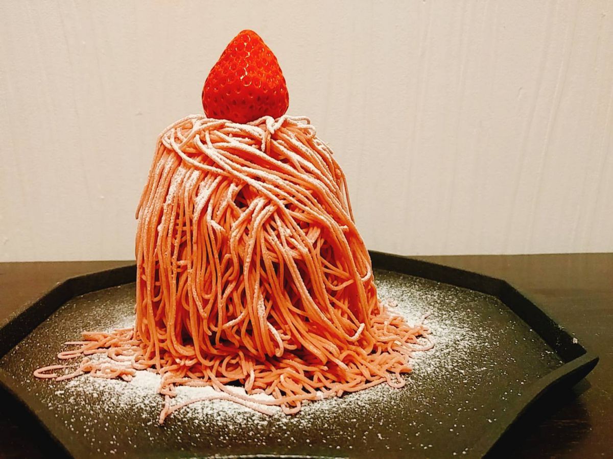 季節の果物（限定30個） いちごのミルフィーユモンブラン（1ドリンク付き）1700円