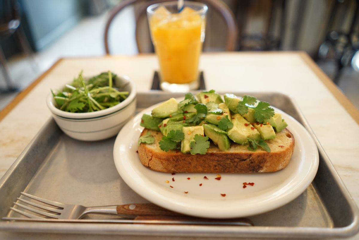 クラシック アボカド トースト （1250円・税抜き）