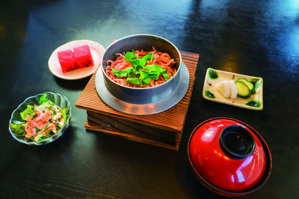 桜えびの釜めし1404円