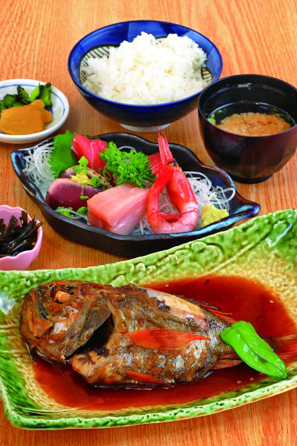 うましの煮魚定食1980円（要予約）