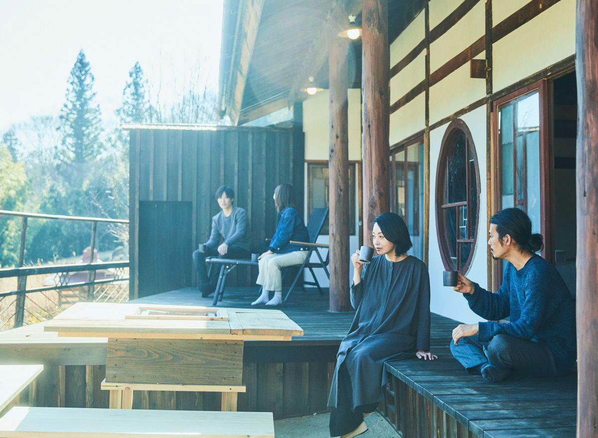 比志の街並みを一望できる縁側