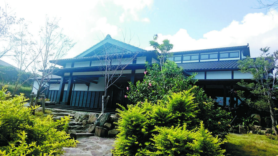 日帰り入浴でも利用可能なマッサージチェアつきの休憩処もありますよ