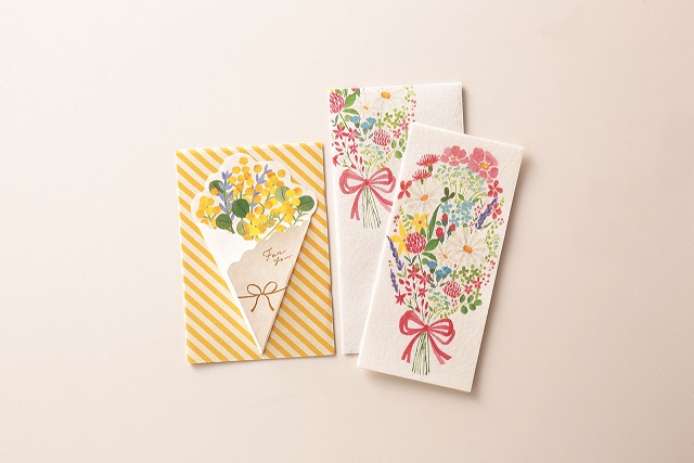 左）「紙マルシェ花束レター ミモザ柄」352円、右）「今日のお手紙 花束柄」330円