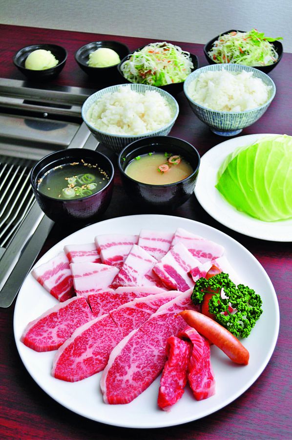 2000円コース（1人前2200円）2名から受付・写真は2人前