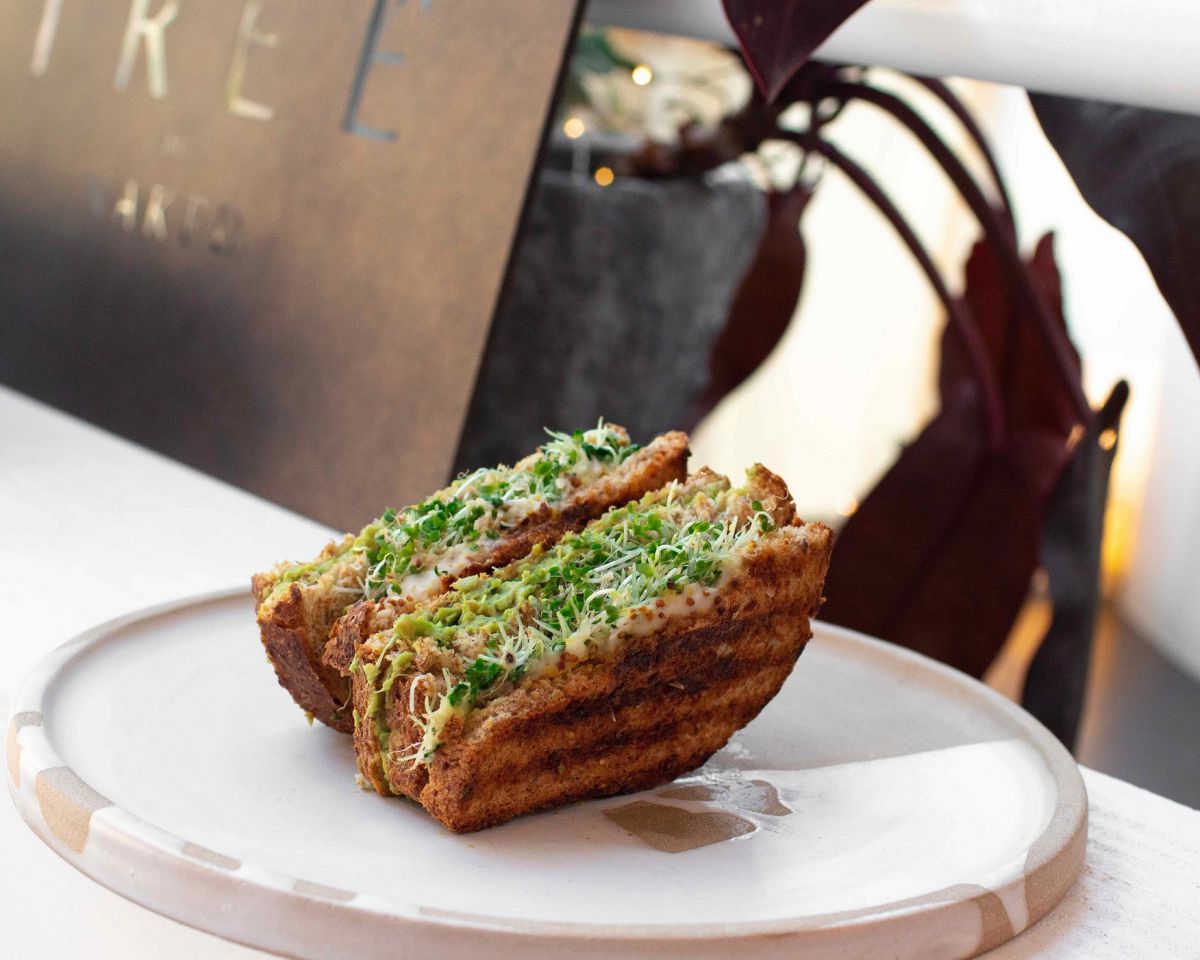 ​「ヴィーガンサンド（アボカド&スプラウト）」EAT IN 1100円／TAKE OUT 1080円