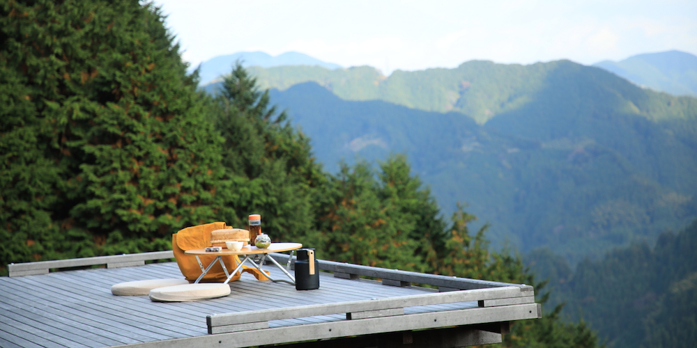 静岡の茶畑にプライベートテラスが出現！絶景のなかでいただく特別な日本茶