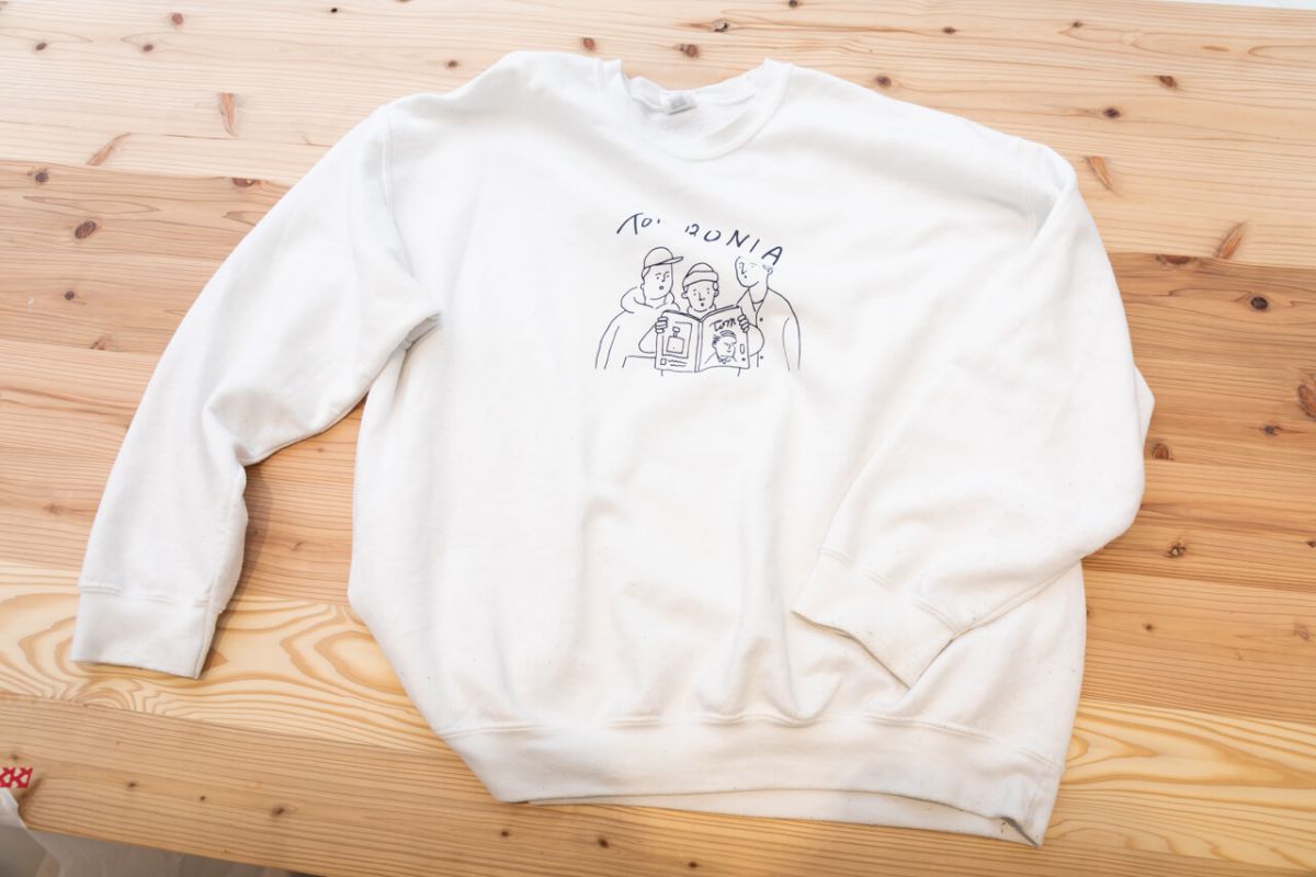 小関さんのトレーナーは、帽子＆スヌードにリメイク