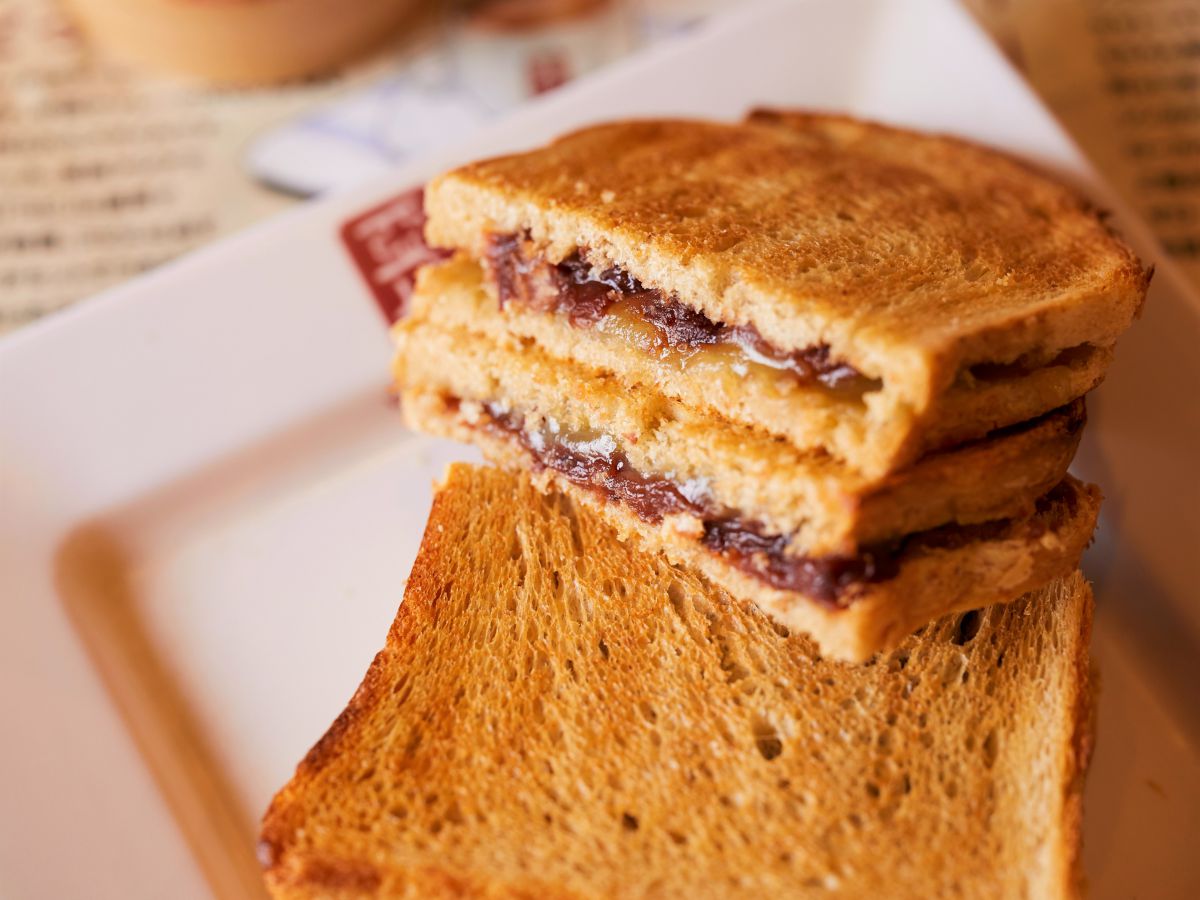 カヤあんこトースト 473円  ※価格はイートインの場合　