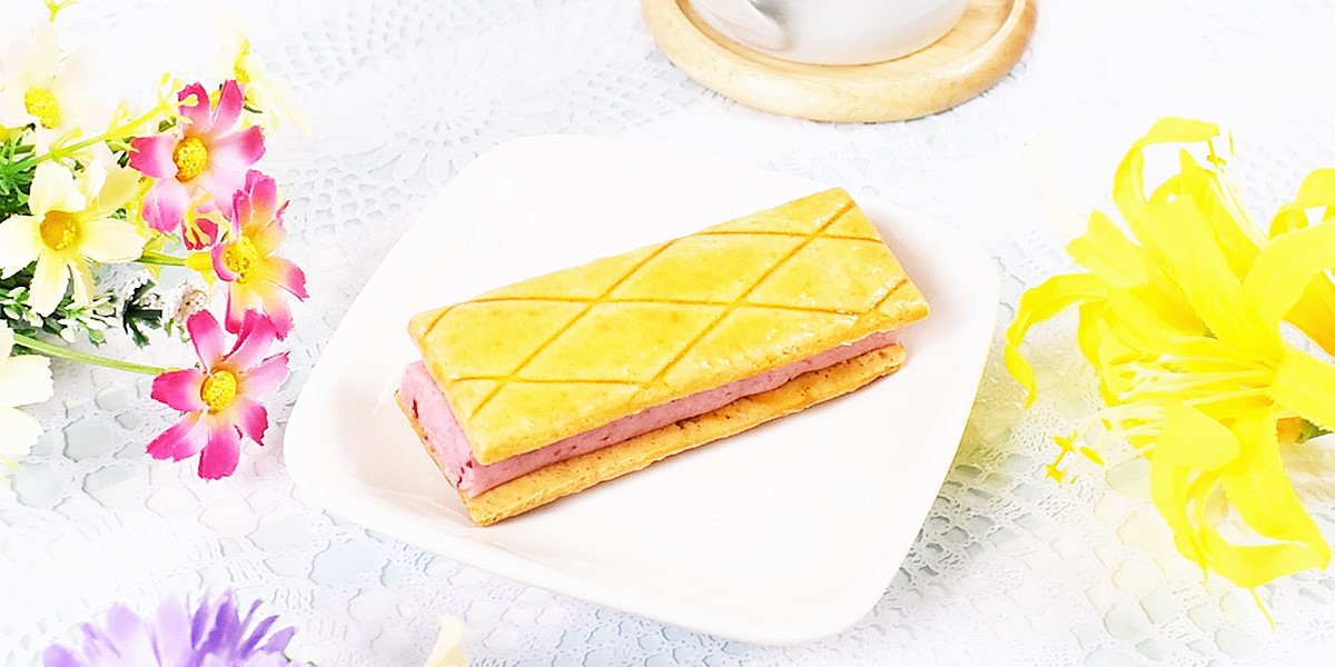 ローソン、Uchi Café Spécialité 華いろいちごバタービスキュイサンド