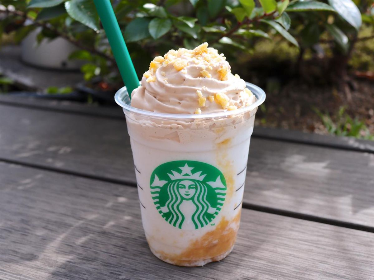 「バナナンアーモンドミルク フラペチーノ®」Tall 620円 (Tallサイズのみ）